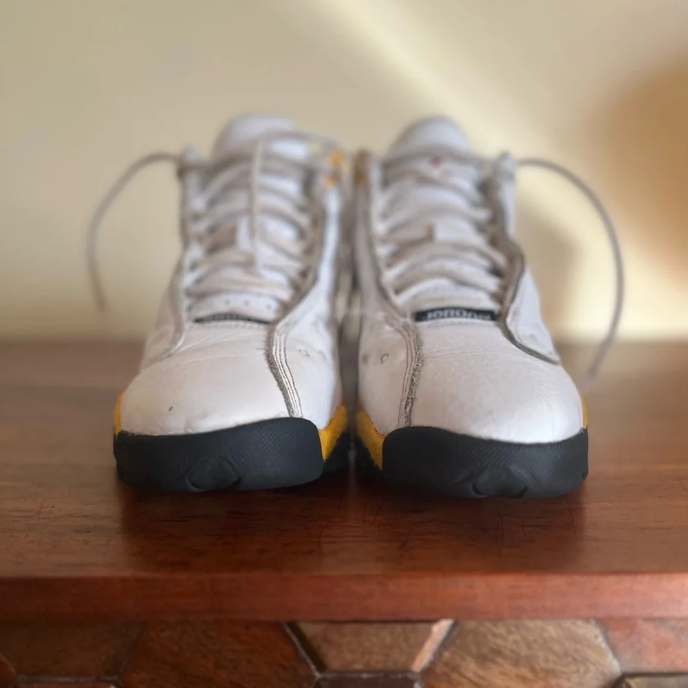 Kids Jordan Retro 13 White/Yellow Size 3.5Y - Picture 2 of 12